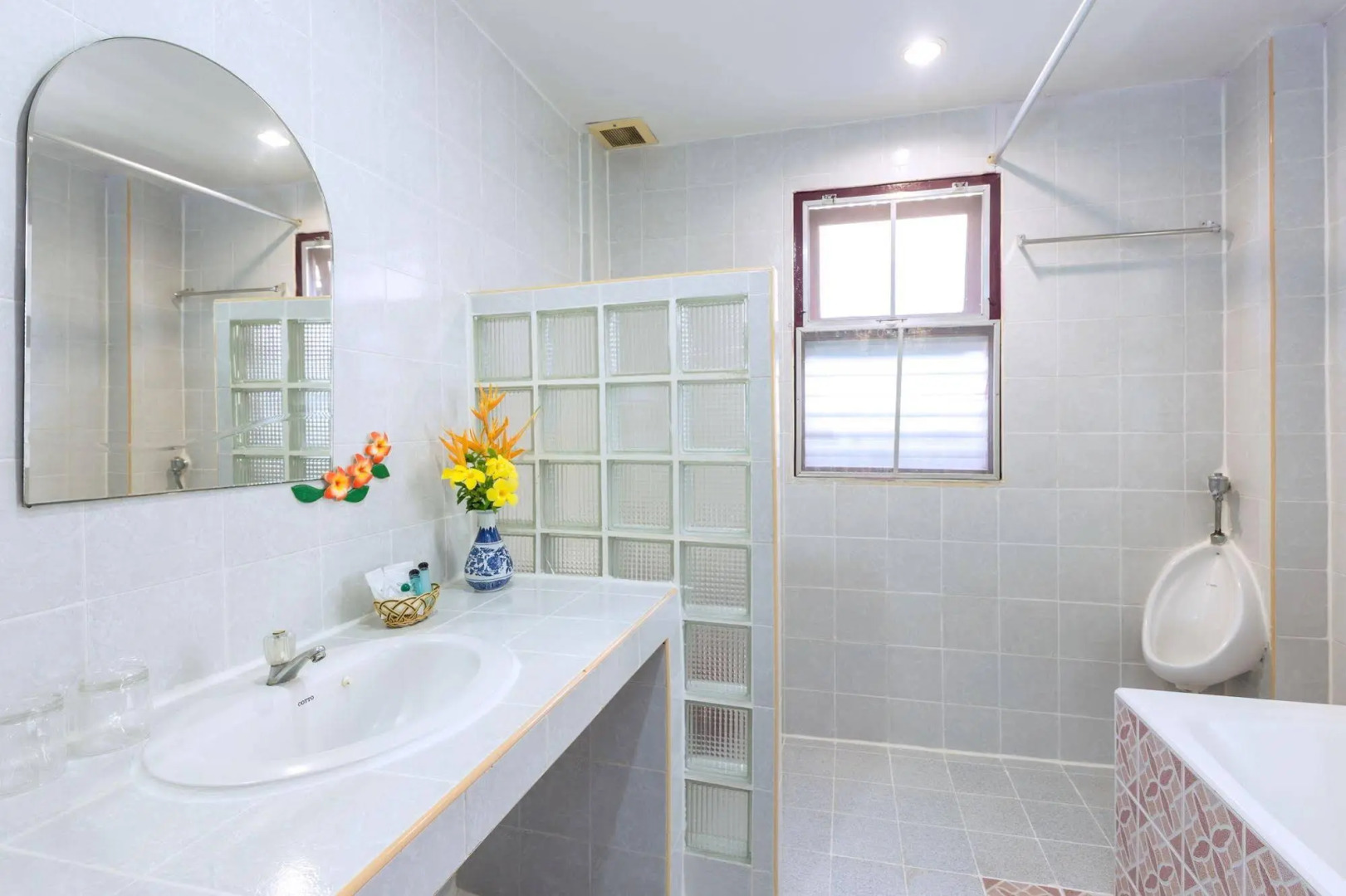 Royal Crown Hotel & Palm Spa Resort