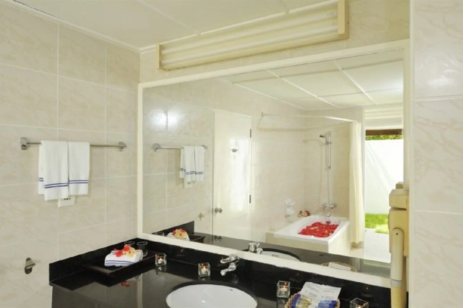 Holiday Island Resort & Spa