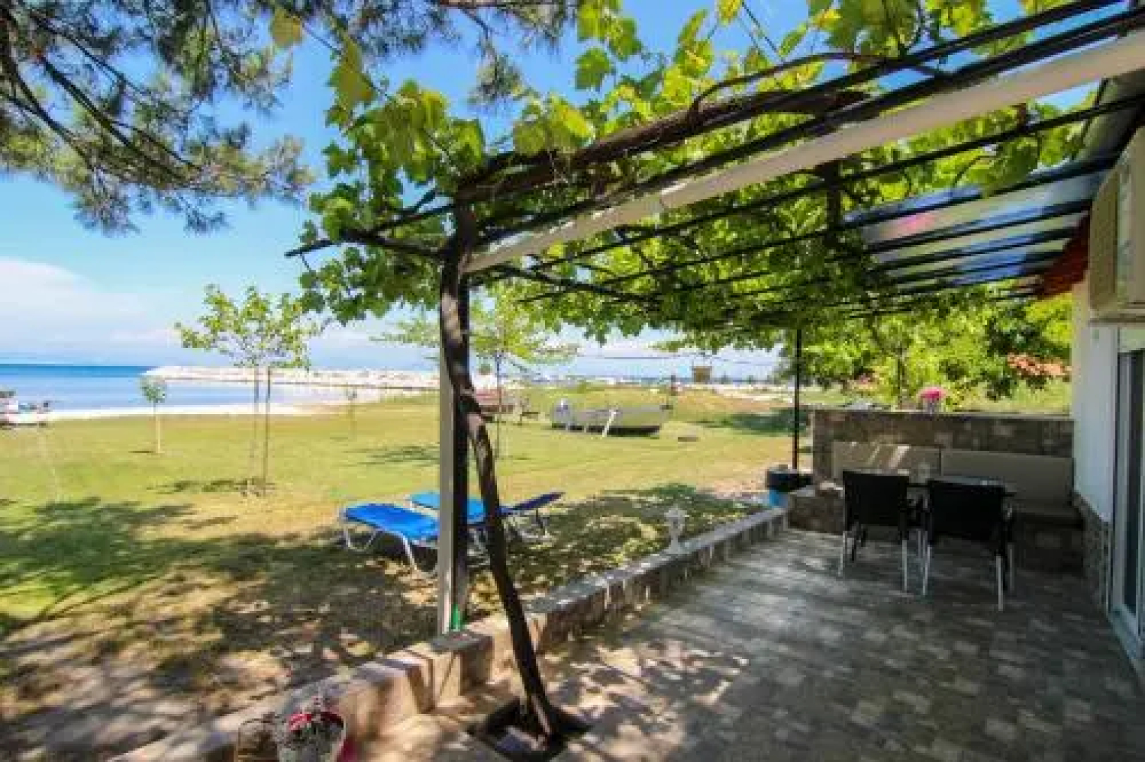 Studios Avra