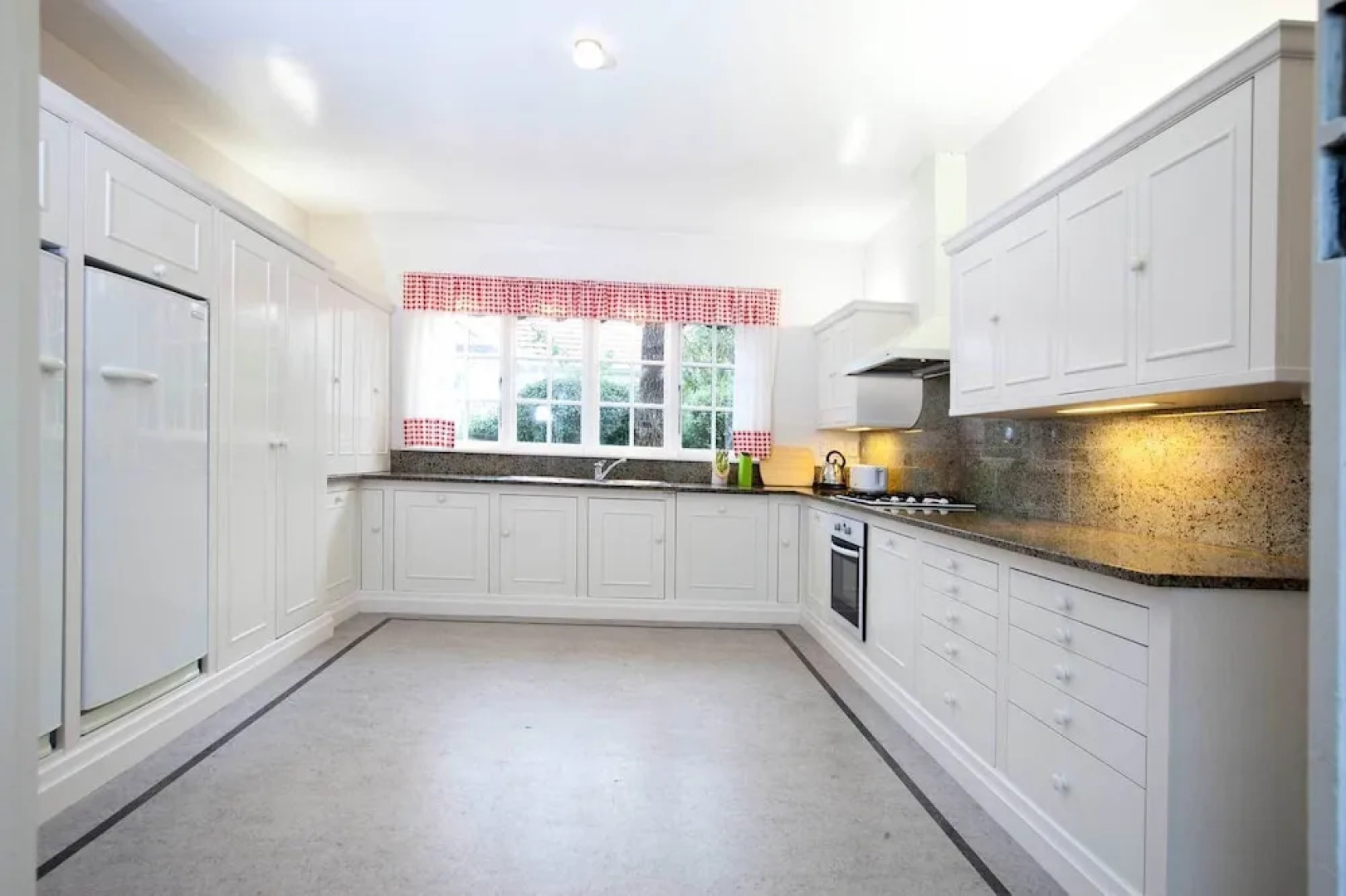 200 Riccarton Holiday House