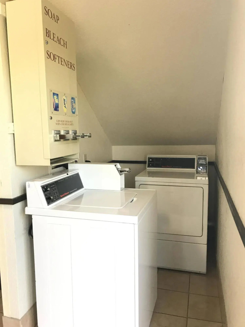 Super 8 by Wyndham Galesburg