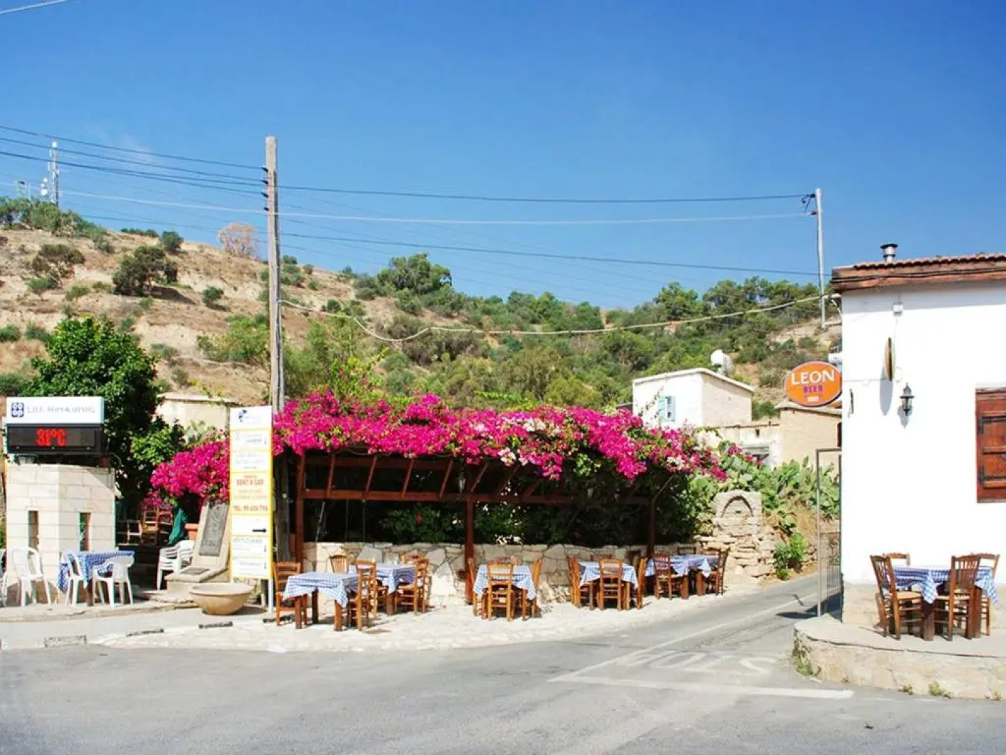 2 bedrooms appartement with sea view shared pool and enclosed garden at Larnaca 2 km away from the beach