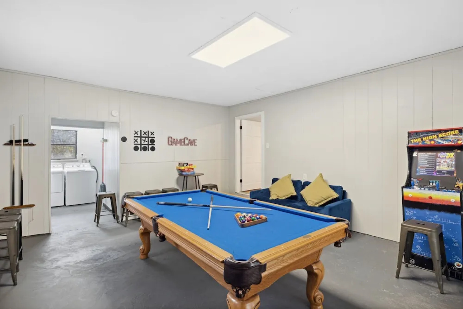 Bluff Mountain Bungalow 4 Bedroom Home by RedAwning