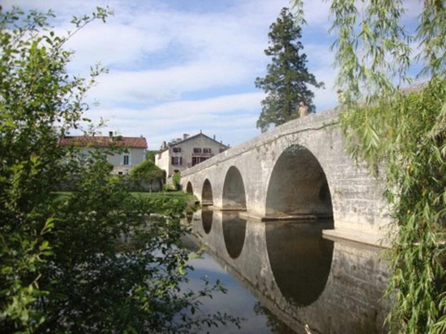 House With 5 Bedrooms in Bourdeilles, With Furnished Garden and Wifi -