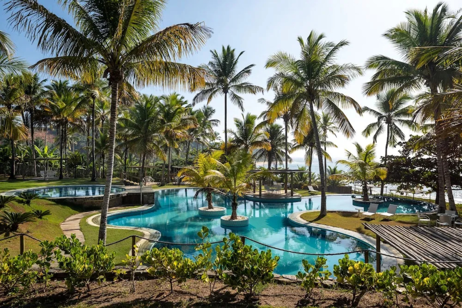 Vila do Outeiro em frente a praça da igreja