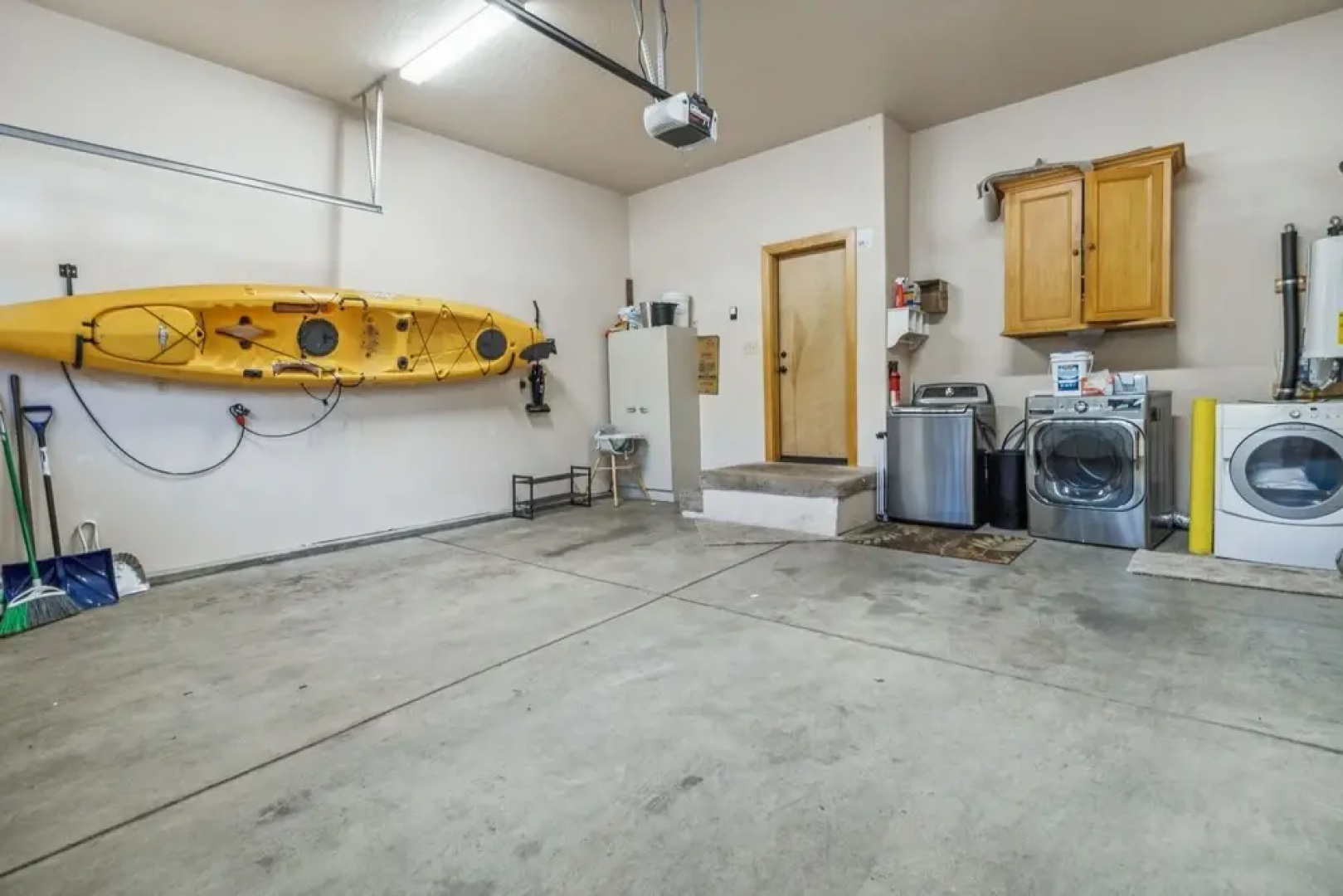 Dog Friendly Summer Vacation Hub Near Town 4 Bedroom Home by Redawning