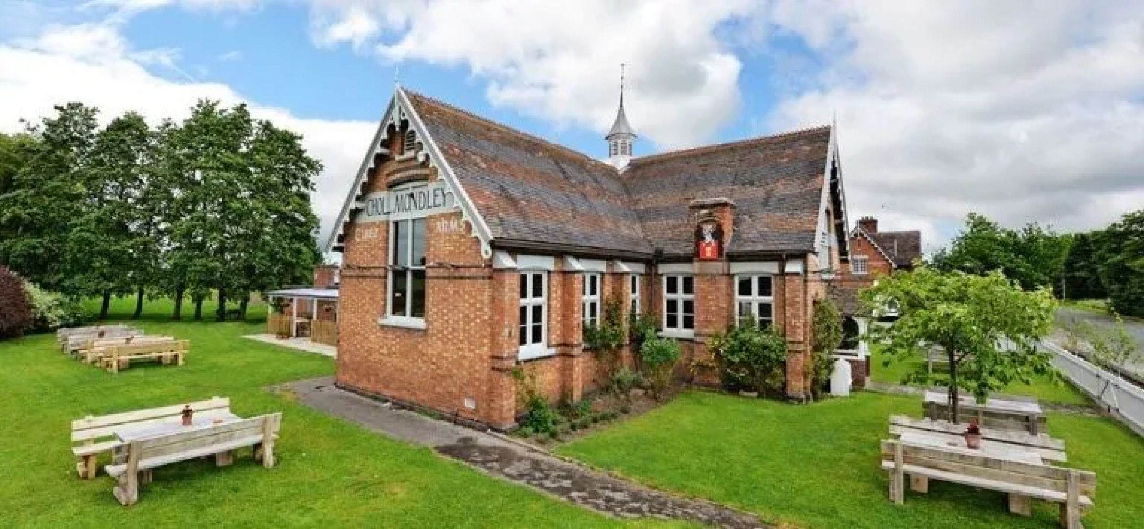 The Cholmondeley Arms - Inn