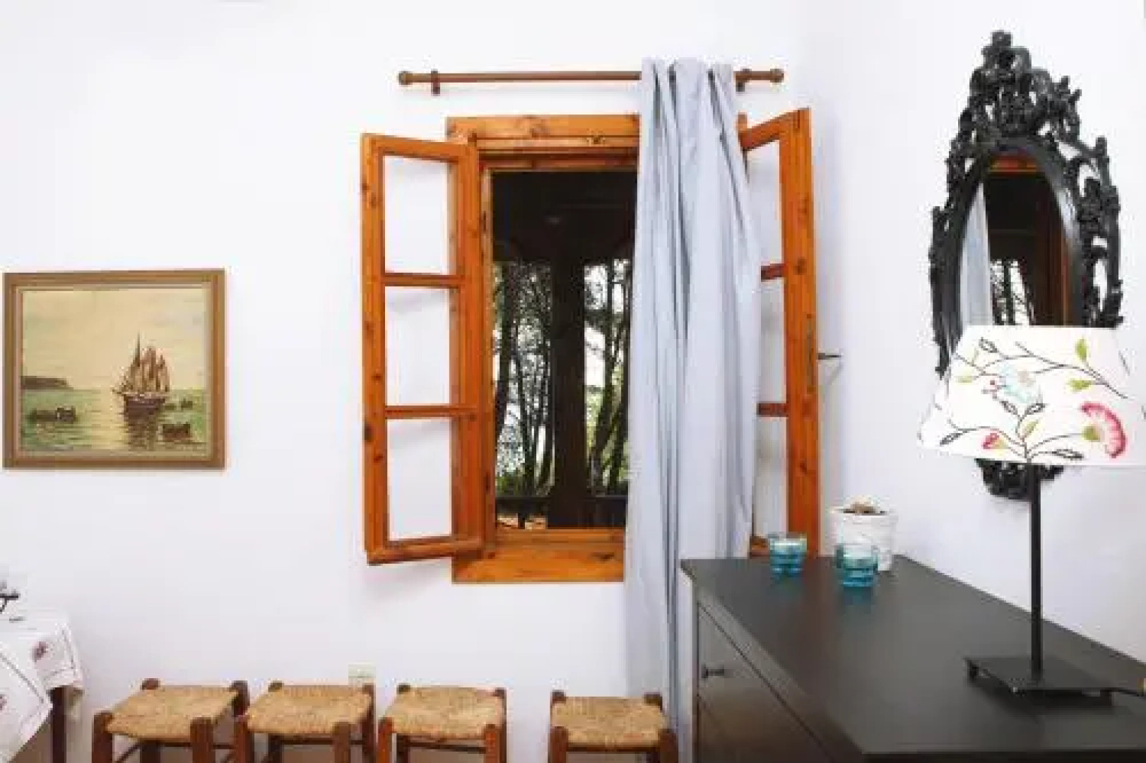 Squirrel Beach Front Villa, Metamorfosi