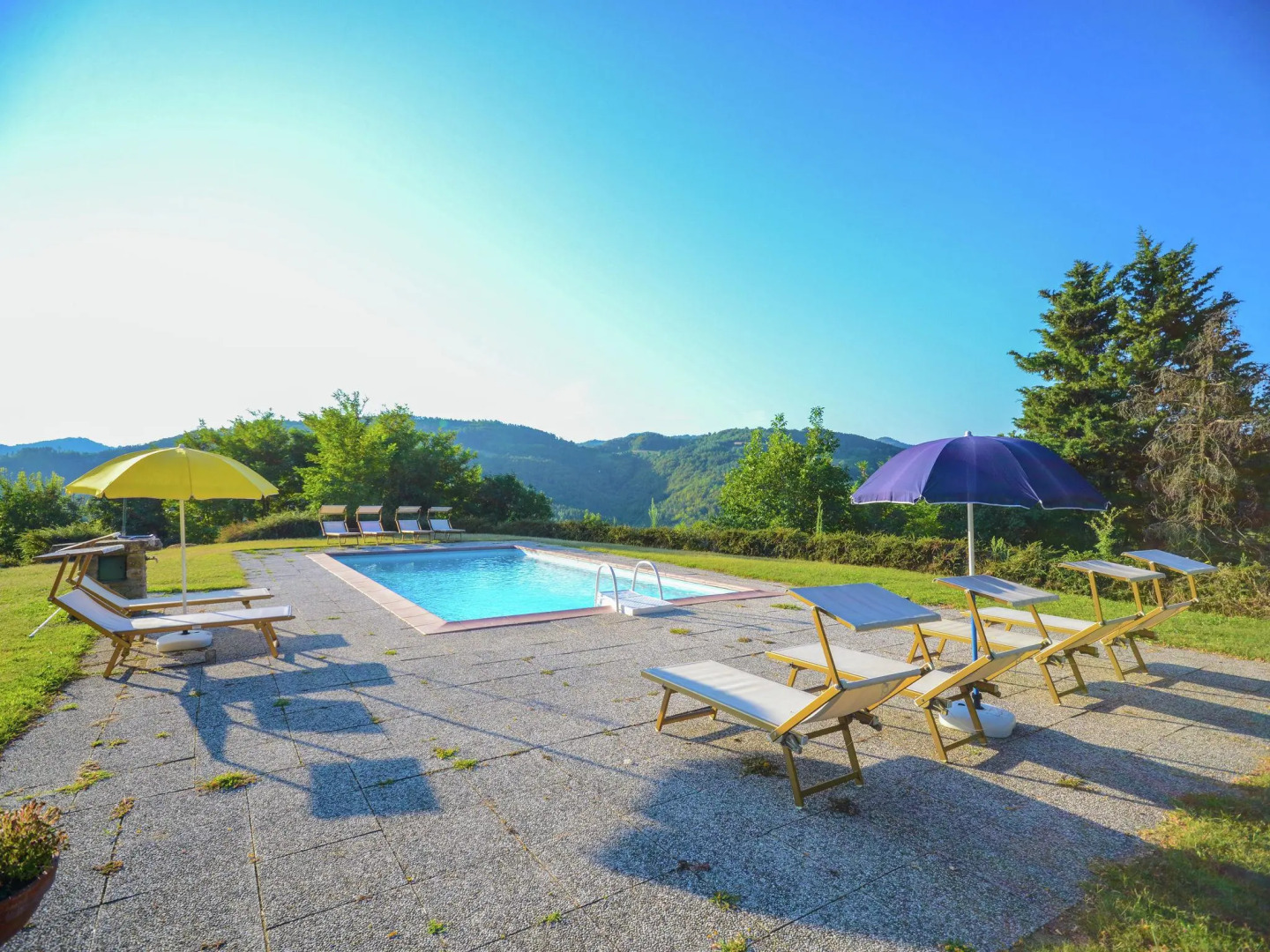 Villa with swimming pool and panoramic view of the Apennines