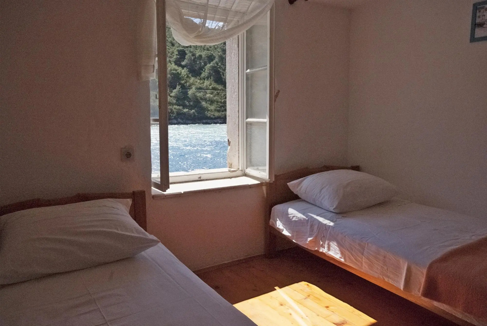 Linker - Wonderful Place Next To Te Sea - H