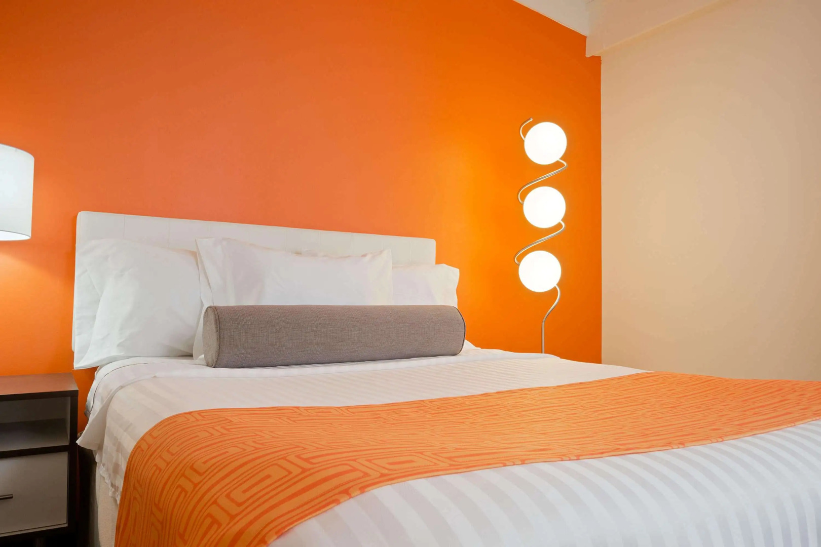 Howard Johnson Hotel by Wyndham Toms River