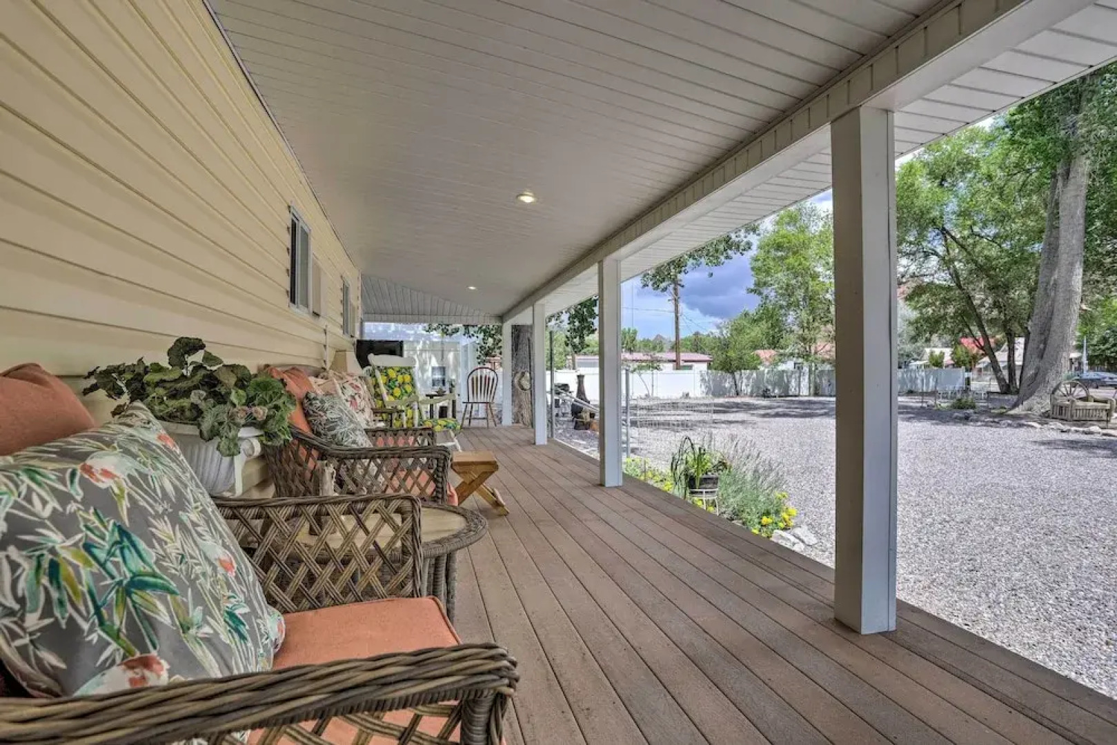 Outdoorsy Caliente Retreat w/ Screened Porch