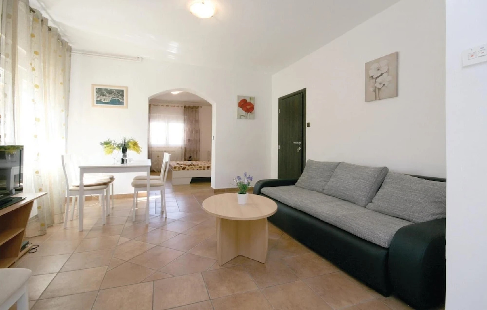 Beautiful Home in Brodarica With Wifi and 4 Bedrooms