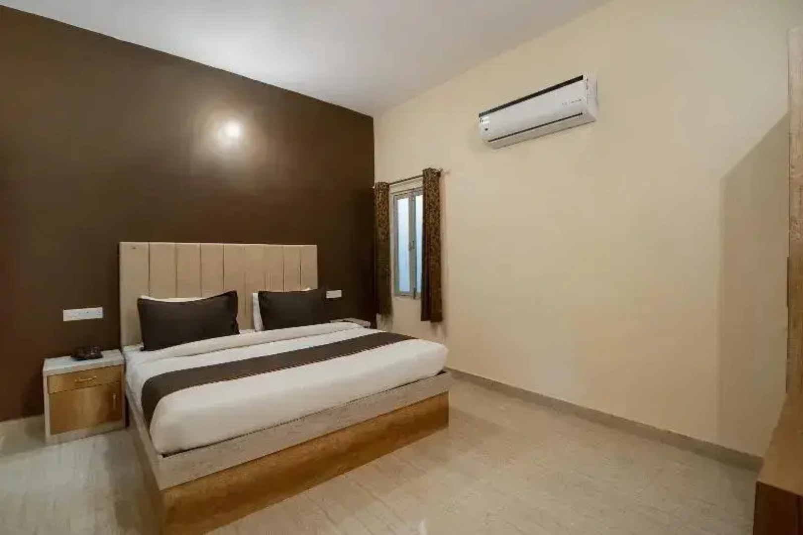 Hotel Rk Heights And Banquets by OYO Rooms