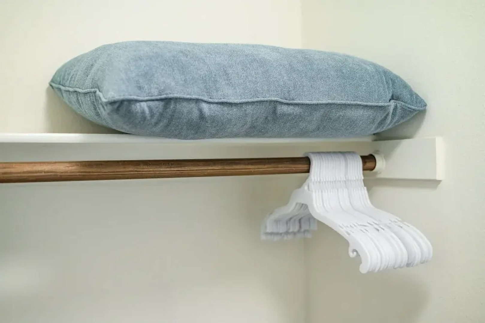 Private Entry Suite w Patio Bath Kitchenette