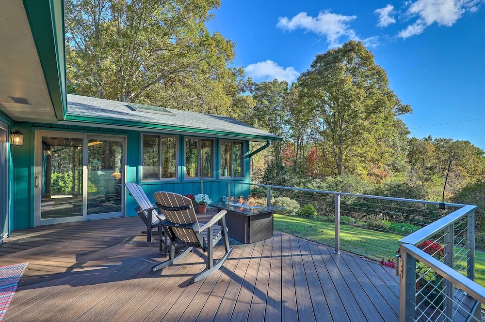 Stunning Fletcher Home: Hot Tub + Fire Pit!