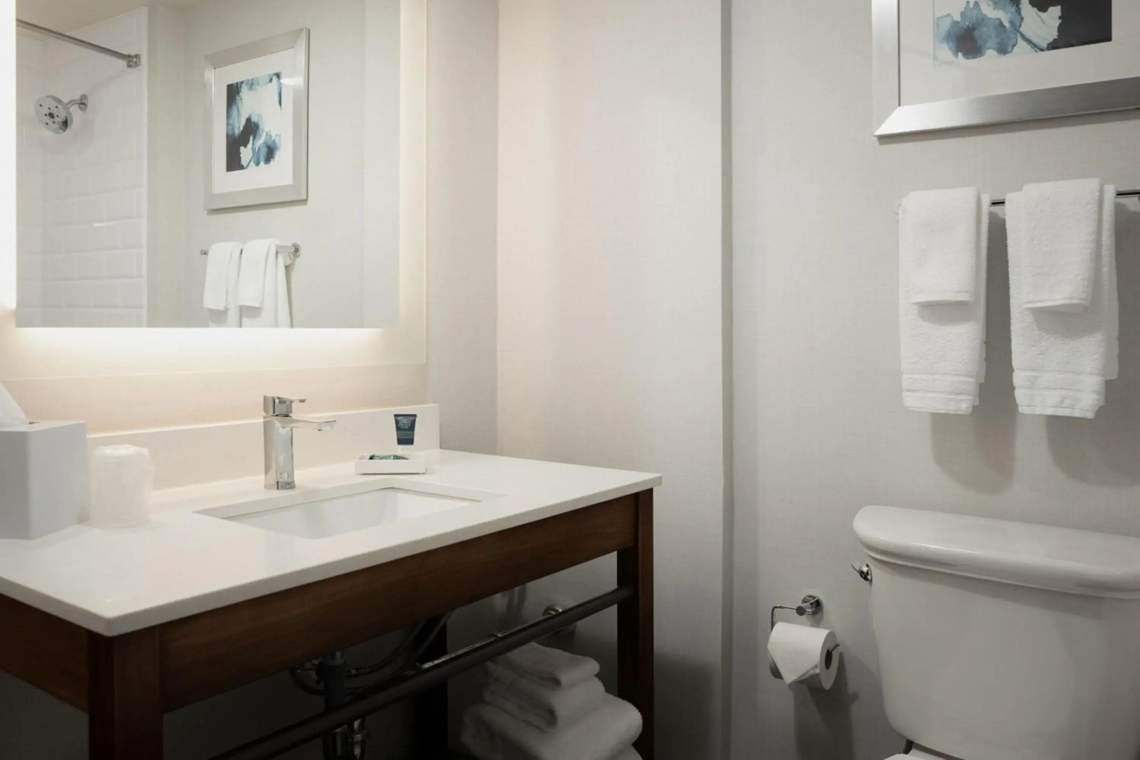 Four Points by Sheraton Milwaukee North Shore