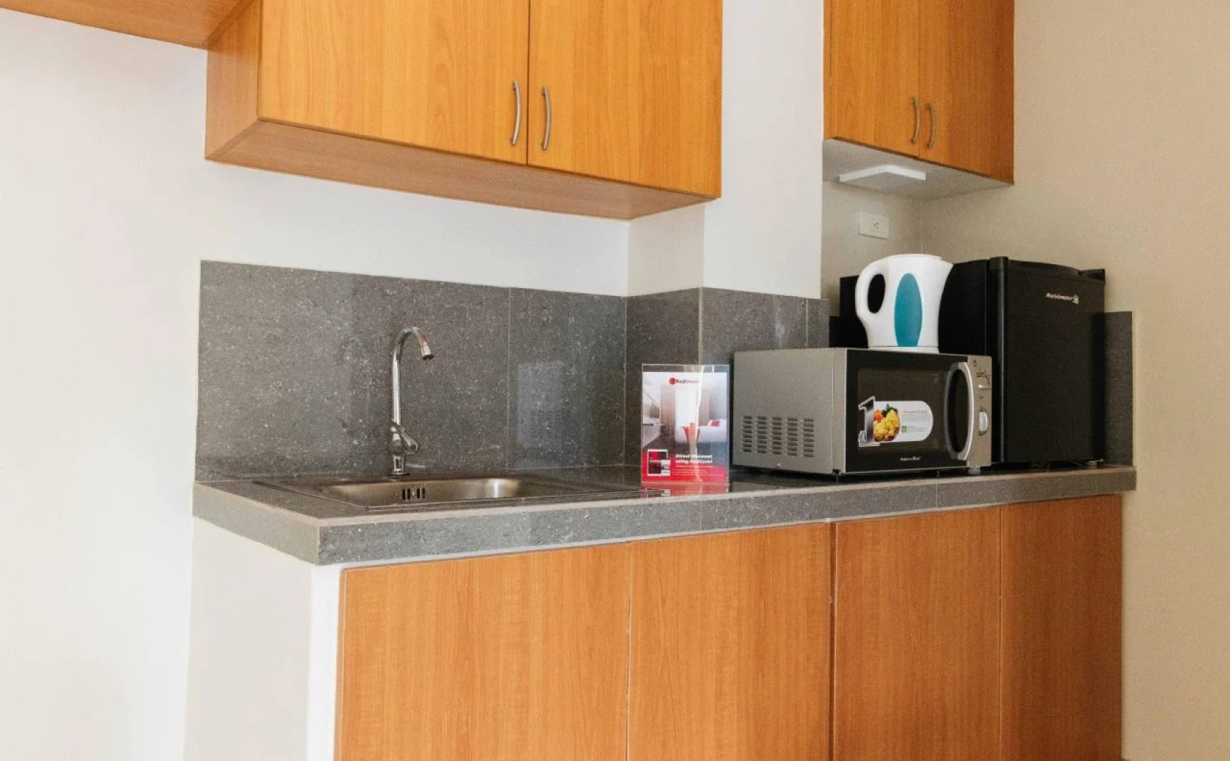 RedDoorz Plus near Capitol Commons