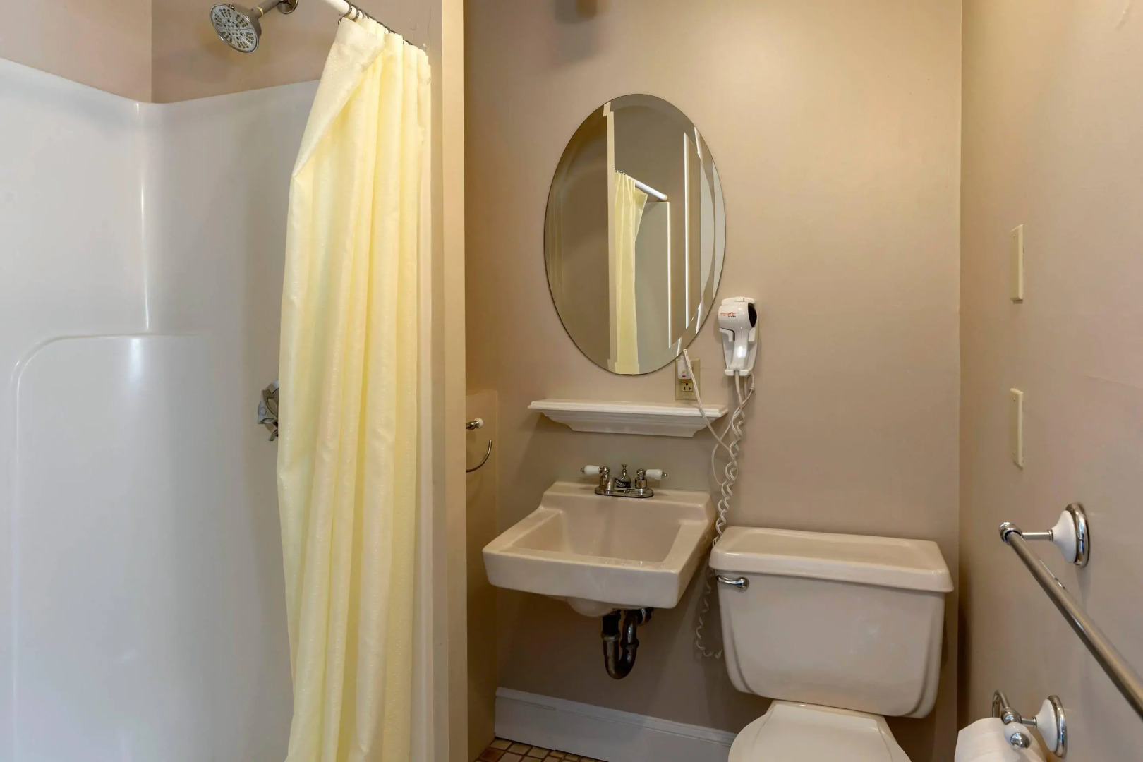 Essex Street Inn & Suites, an Ascend Collection Hotel