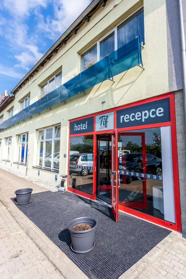 TIF hotel & restaurant