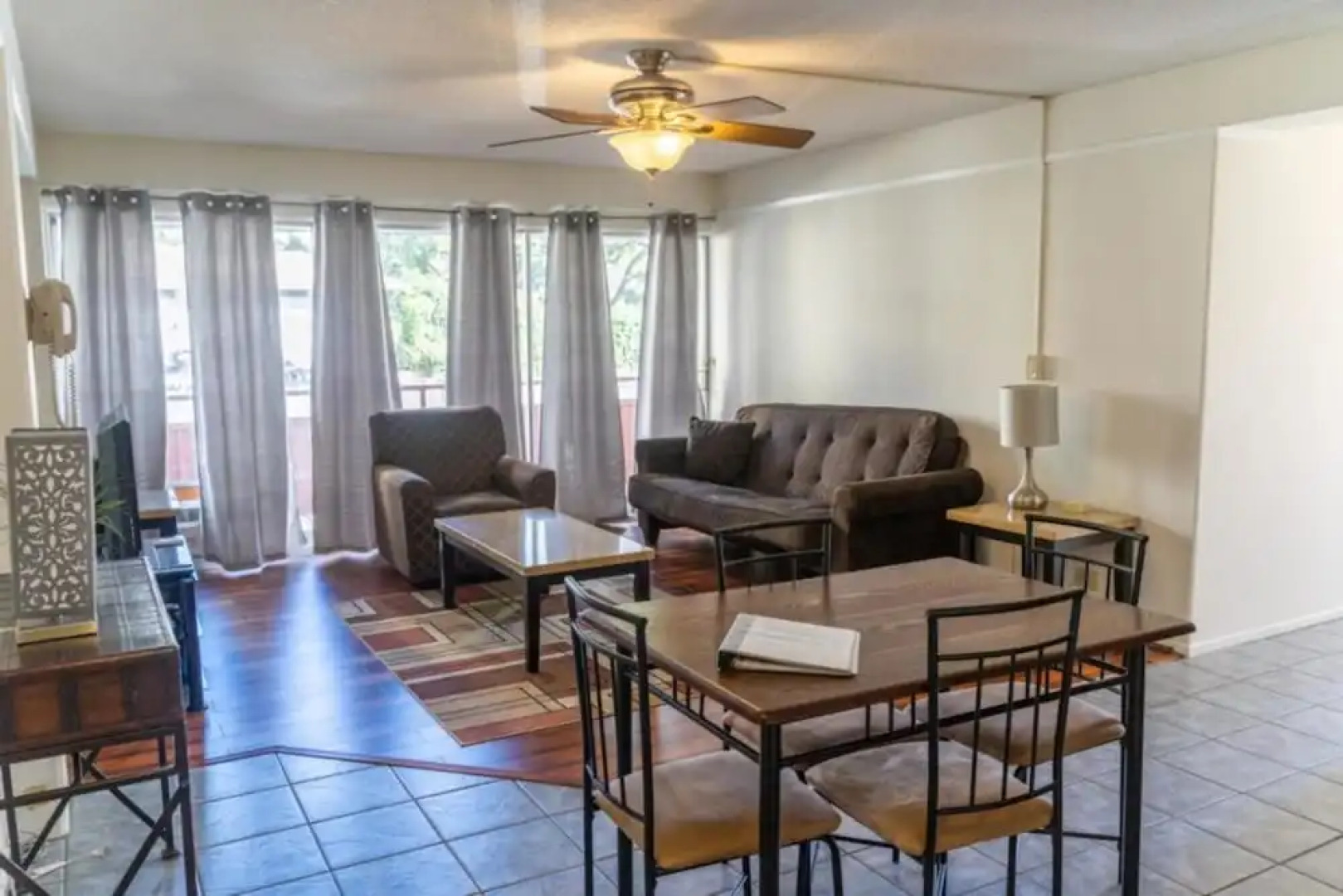 Waikiki Condo Rental - Hawaiian King