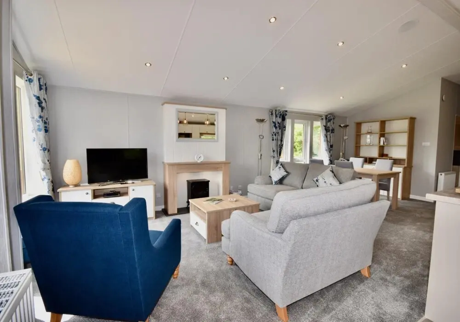 Poppy An Immaculate Lake Side Lodge the Perfect Retreat for all Sleeps 4