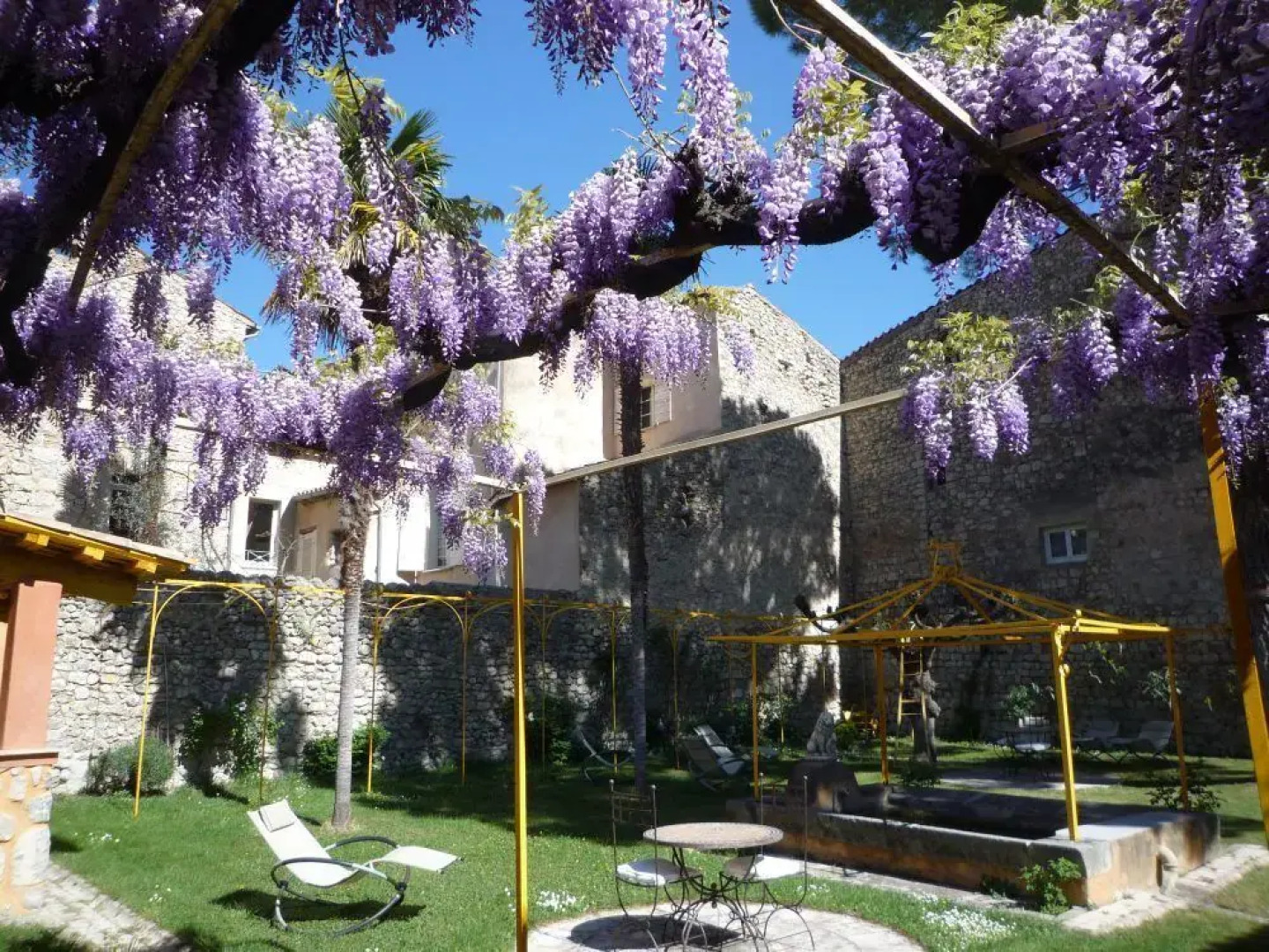 Les Arcades Le Lion Dor