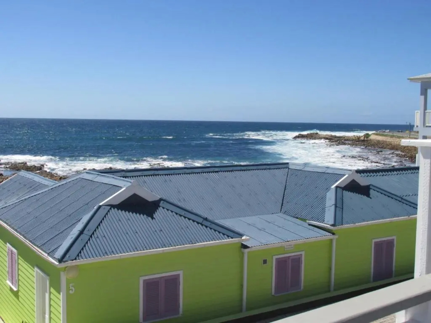 Point Village Accommodation -Linky's House