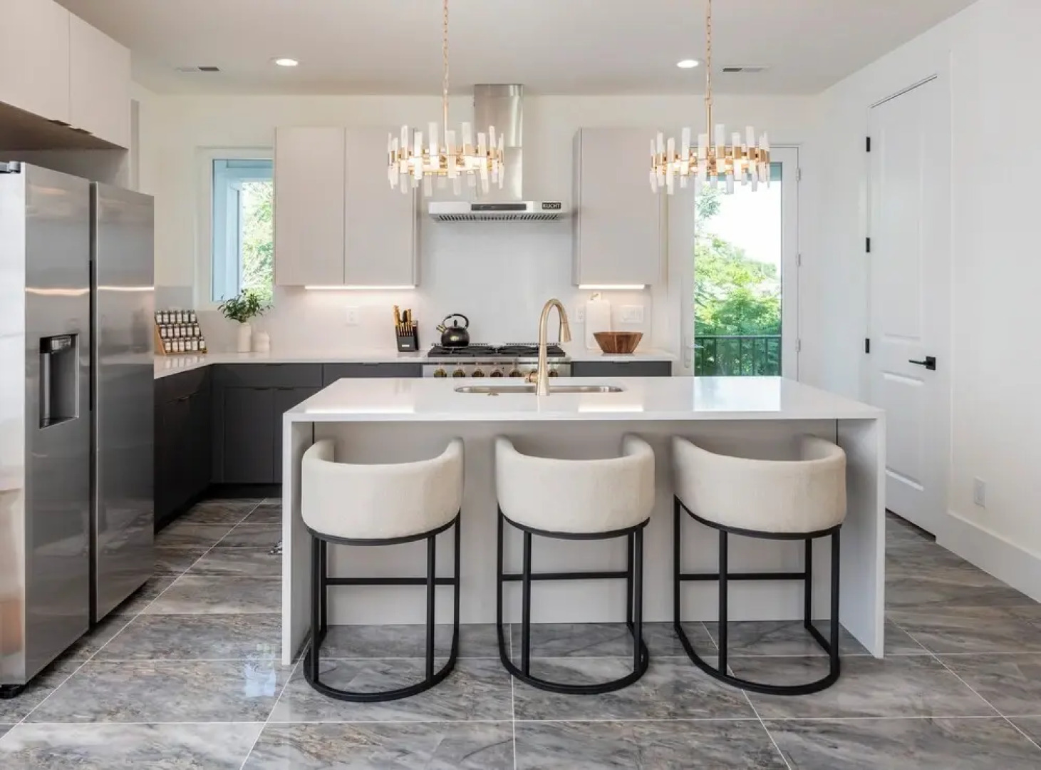 Large Groups - Rooftop Pools - Sleeps 24