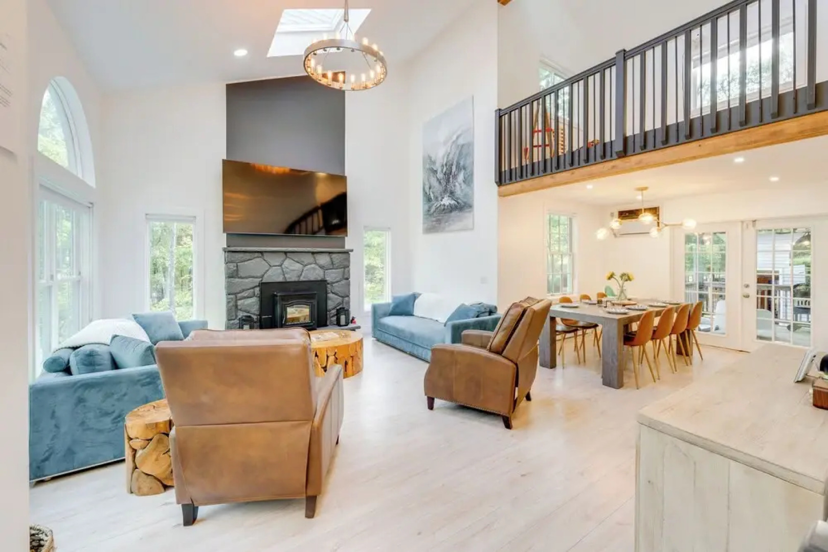 Private Yard, Playset: Family Home in Penn Estates