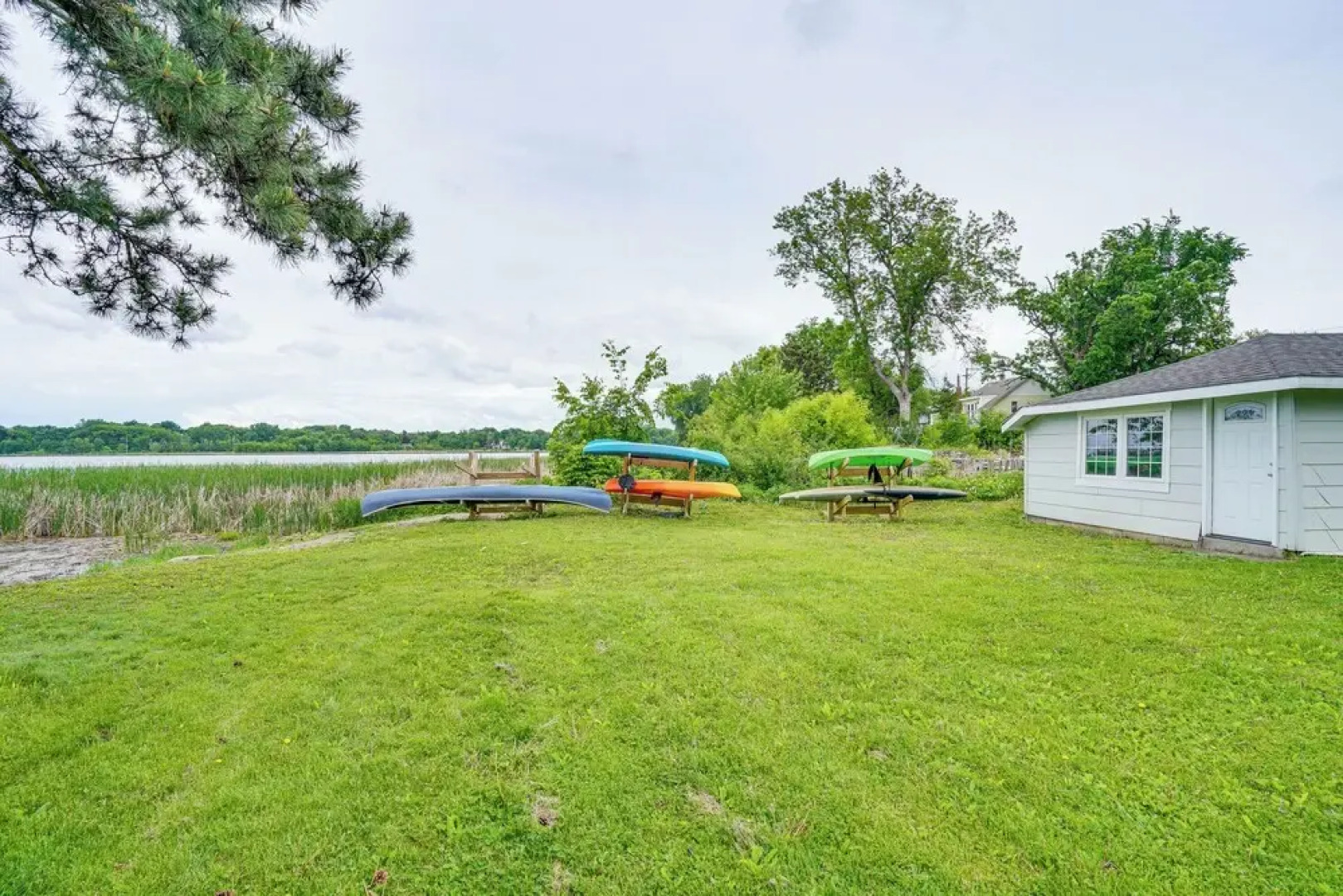 Snowmobile Trail On-site: Lakefront Mound Apt!