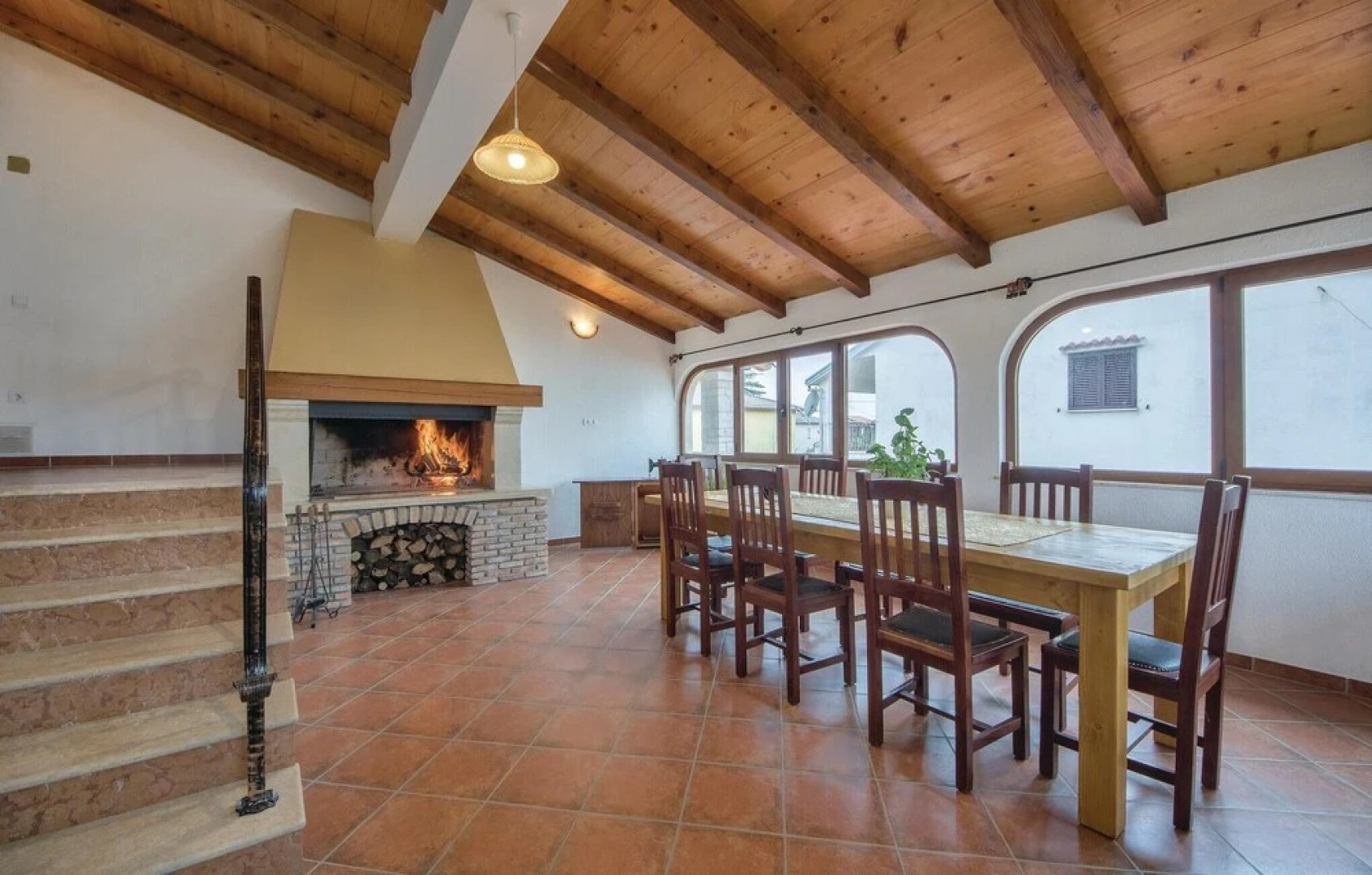 Beautiful Home in Sisan With Wifi and 5 Bedrooms