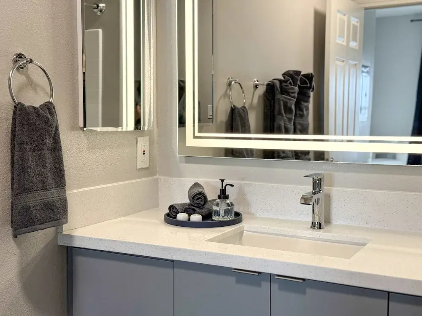 Modern Escape W Pool GYM Parking 10 Min to Cedars