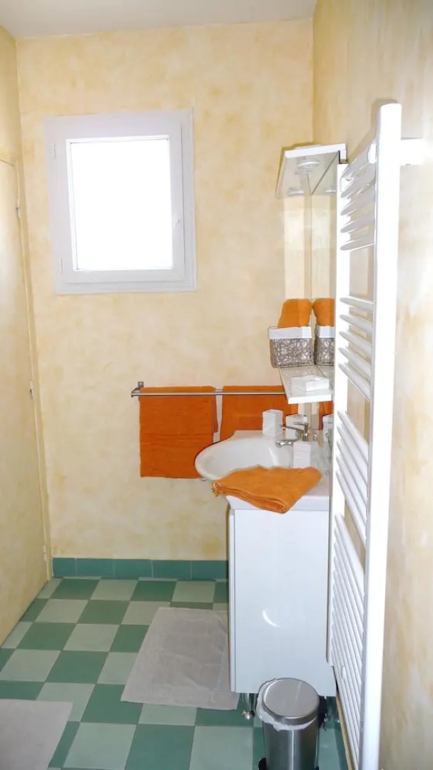 Villa With 4 Bedrooms in Roquemaure, With Private Pool, Enclosed Garde