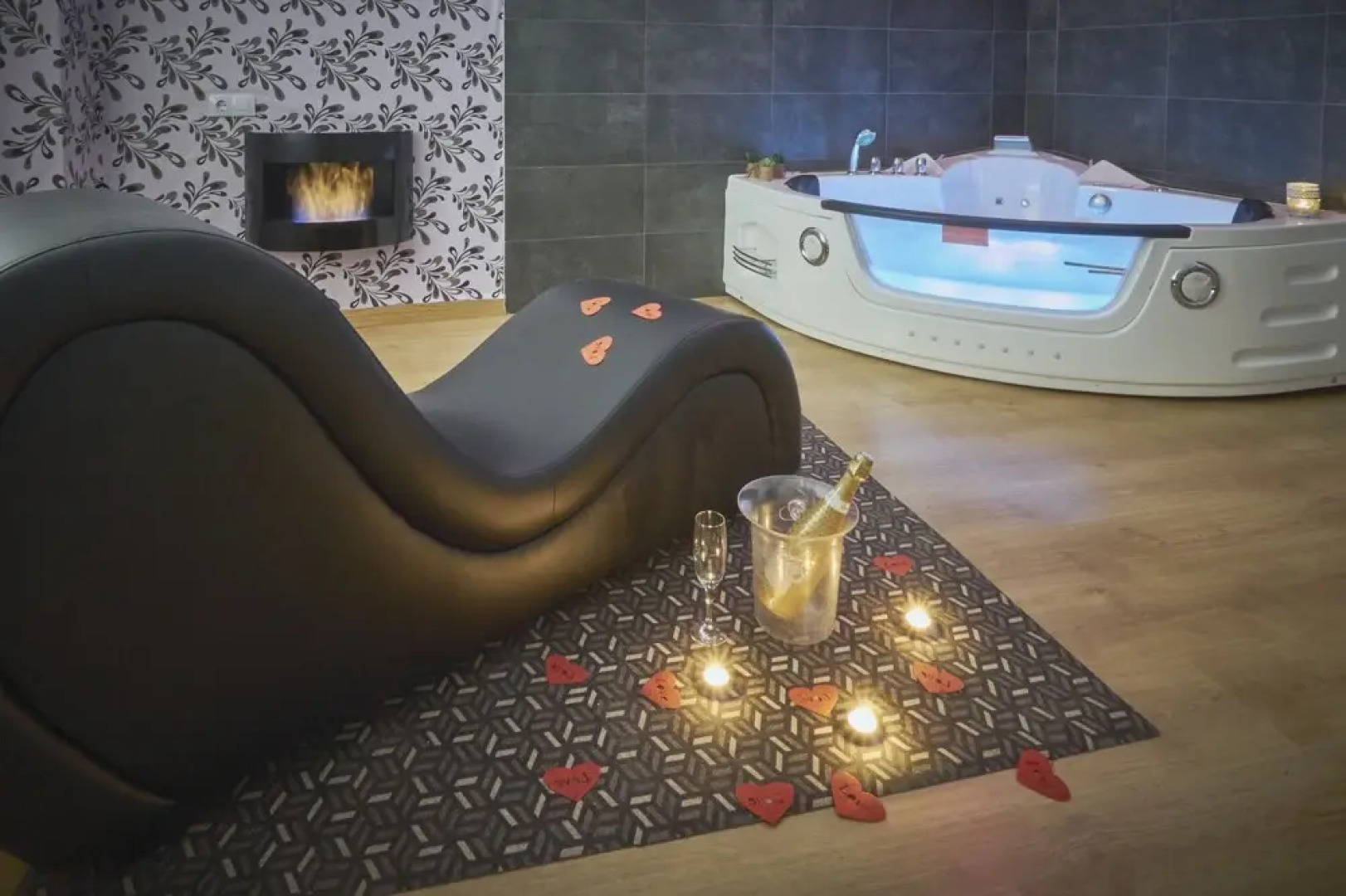 Rural House With Jacuzzi and Fireplace in the Room for 2-4 People