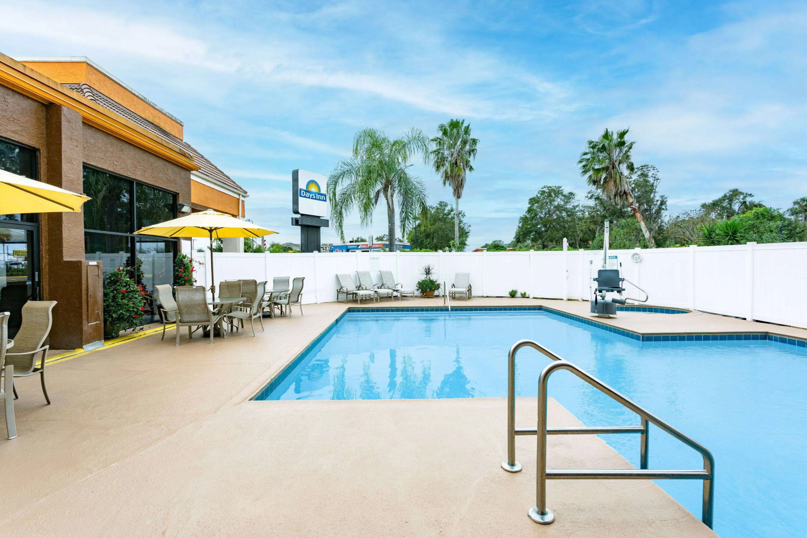Days Inn by Wyndham N Orlando/Casselberry