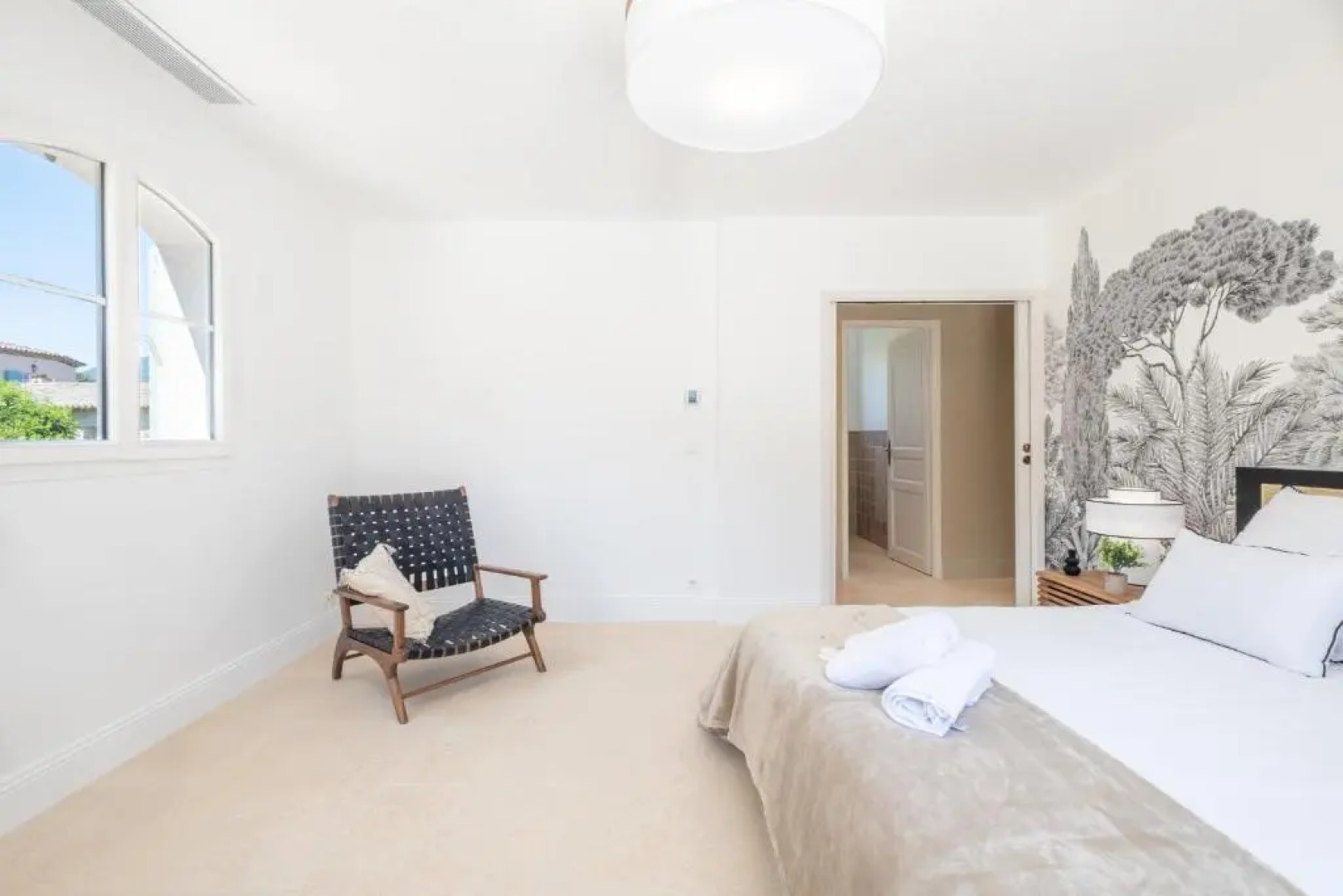 SERRENDY BIJOU de 280m2 au calme absolu avec piscine à débordement