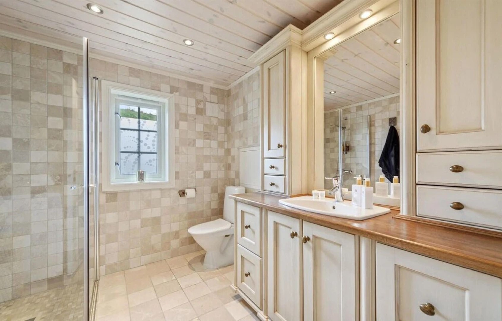 Beautiful Home in Rauland With 4 Bedrooms and Wifi