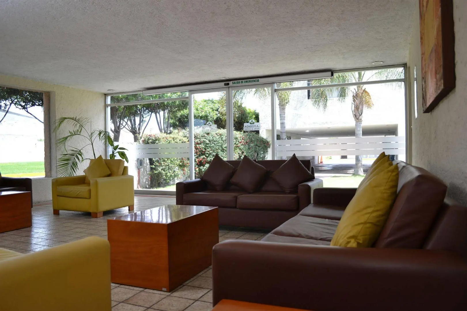 La Posada Hotel & Suites