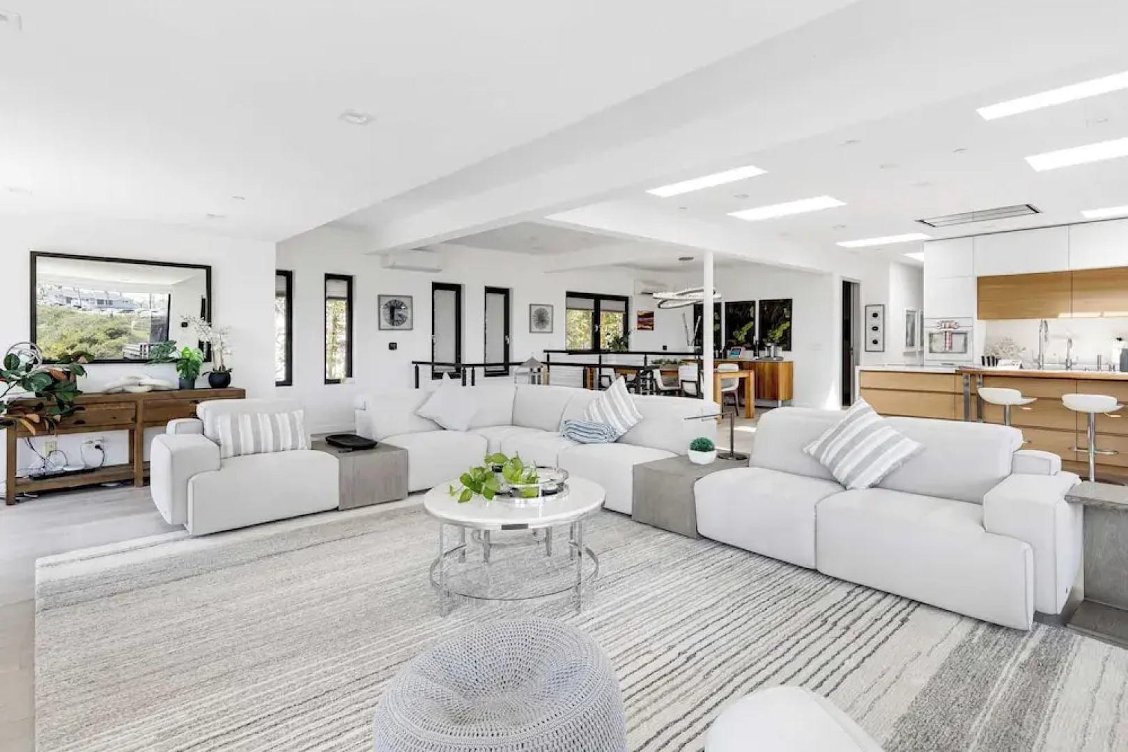 Steps to Beach+shops, Oceanview, Hot Tub+firepit Moonlight Modern by Avantstay