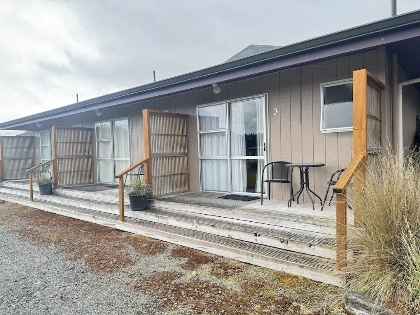 The Crossing Lodge and Backpackers