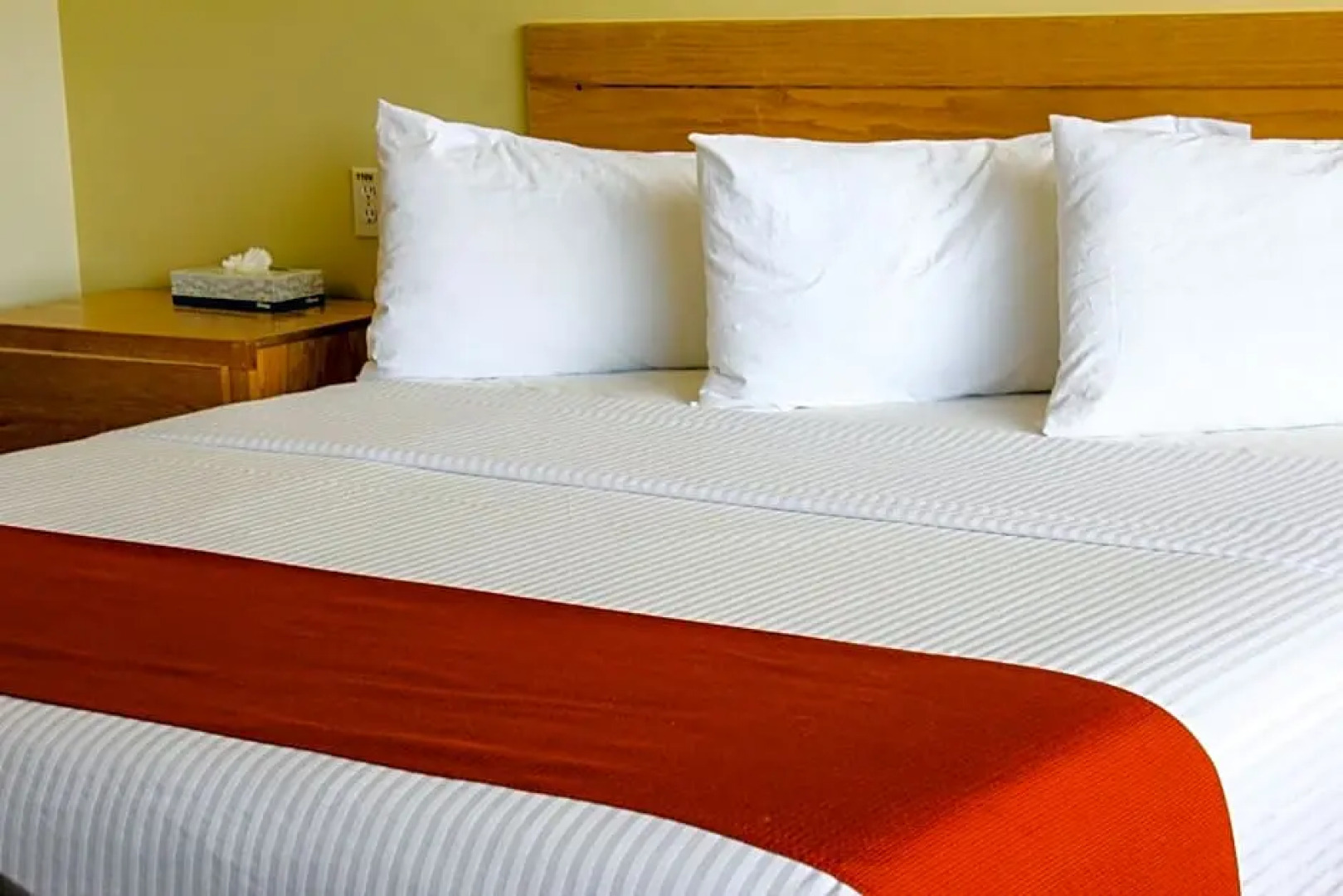 La Huerta Inn & Suites