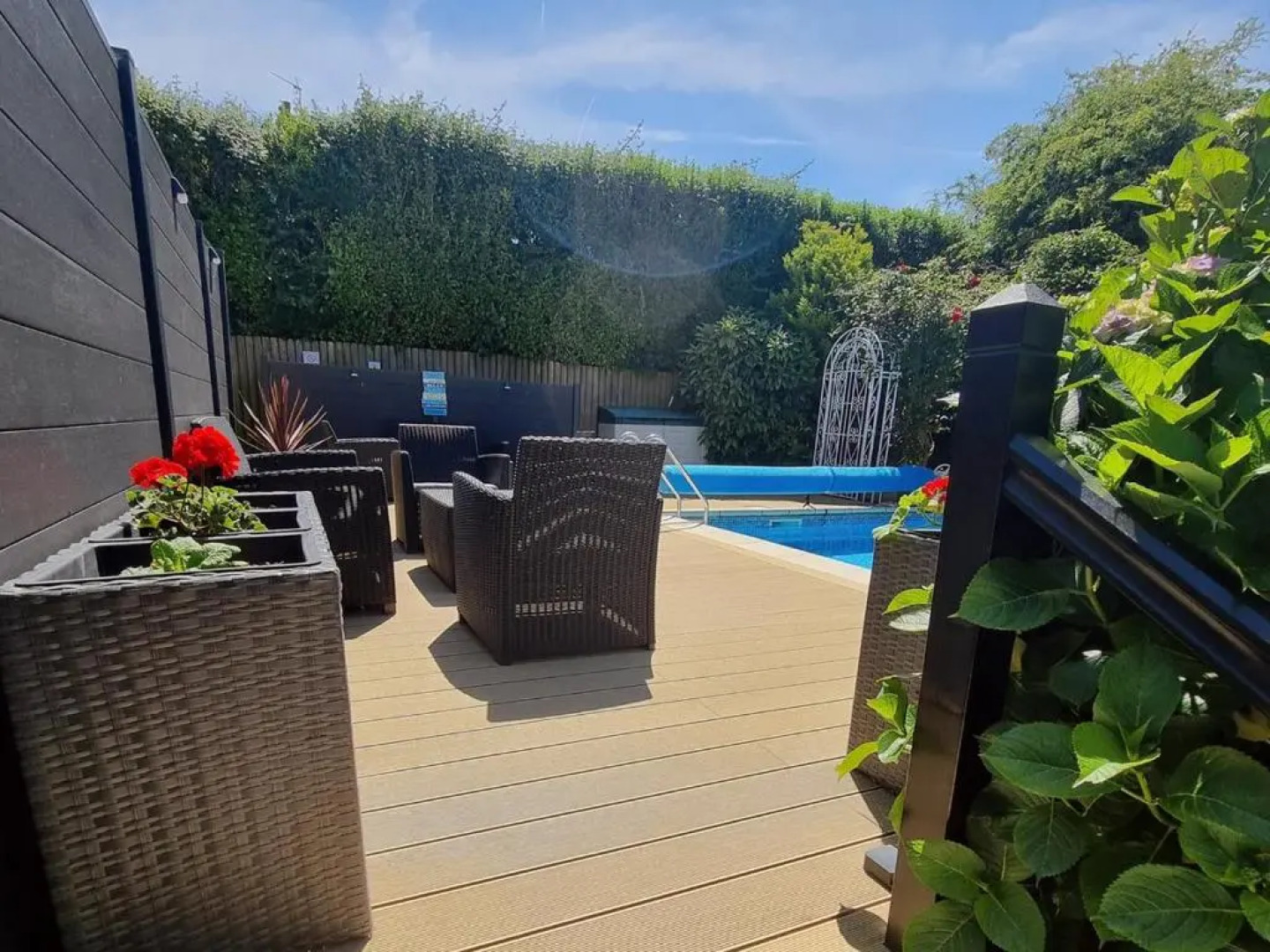 Beautiful apartment with private pool near Tenby