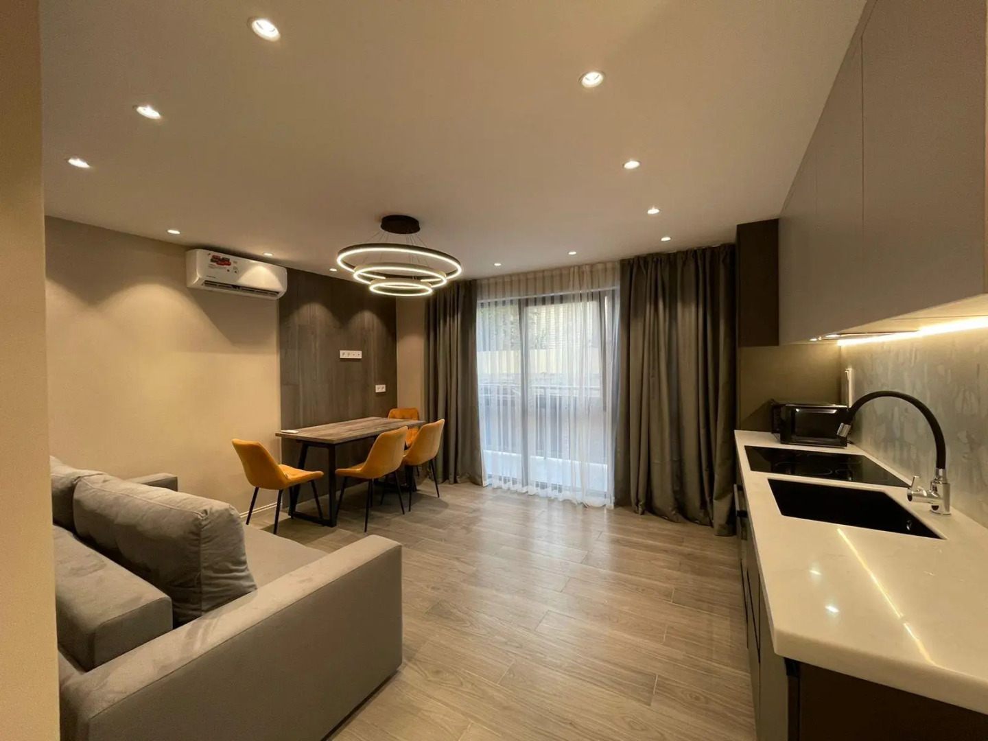 Море тут на улице Львовская