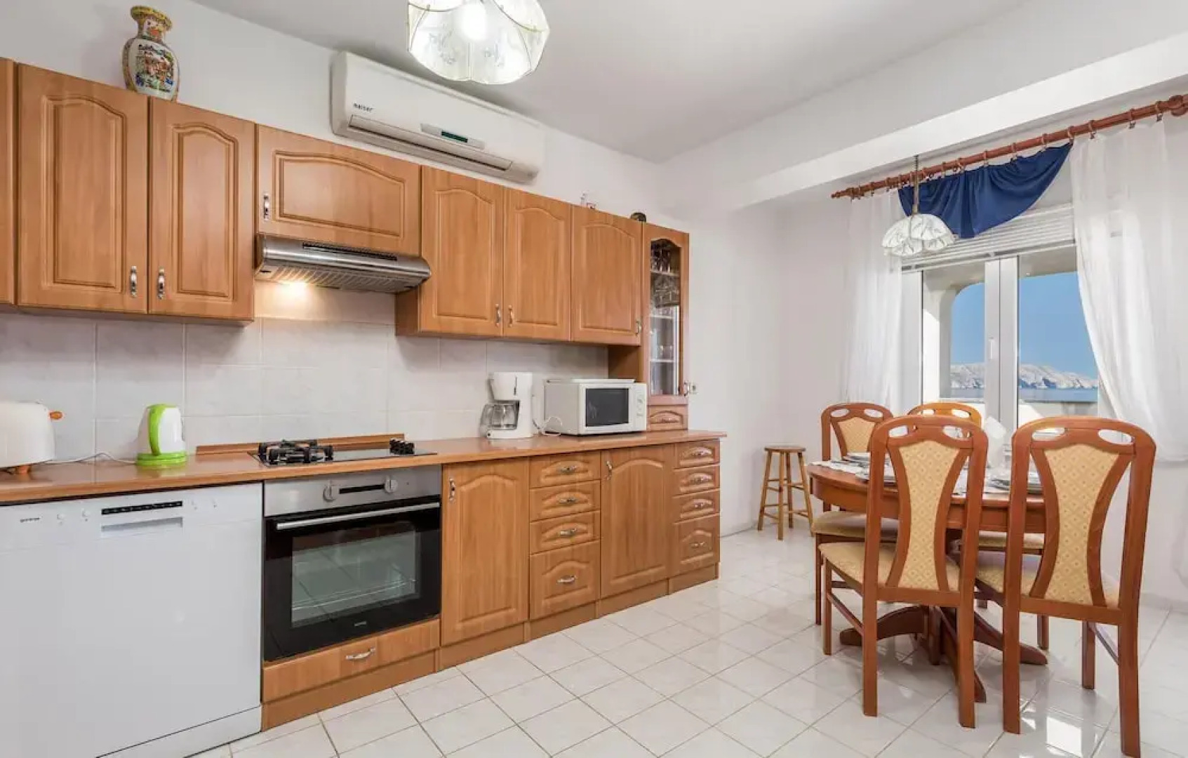 Stunning Home in Sv Juraj With Wifi and 2 Bedrooms