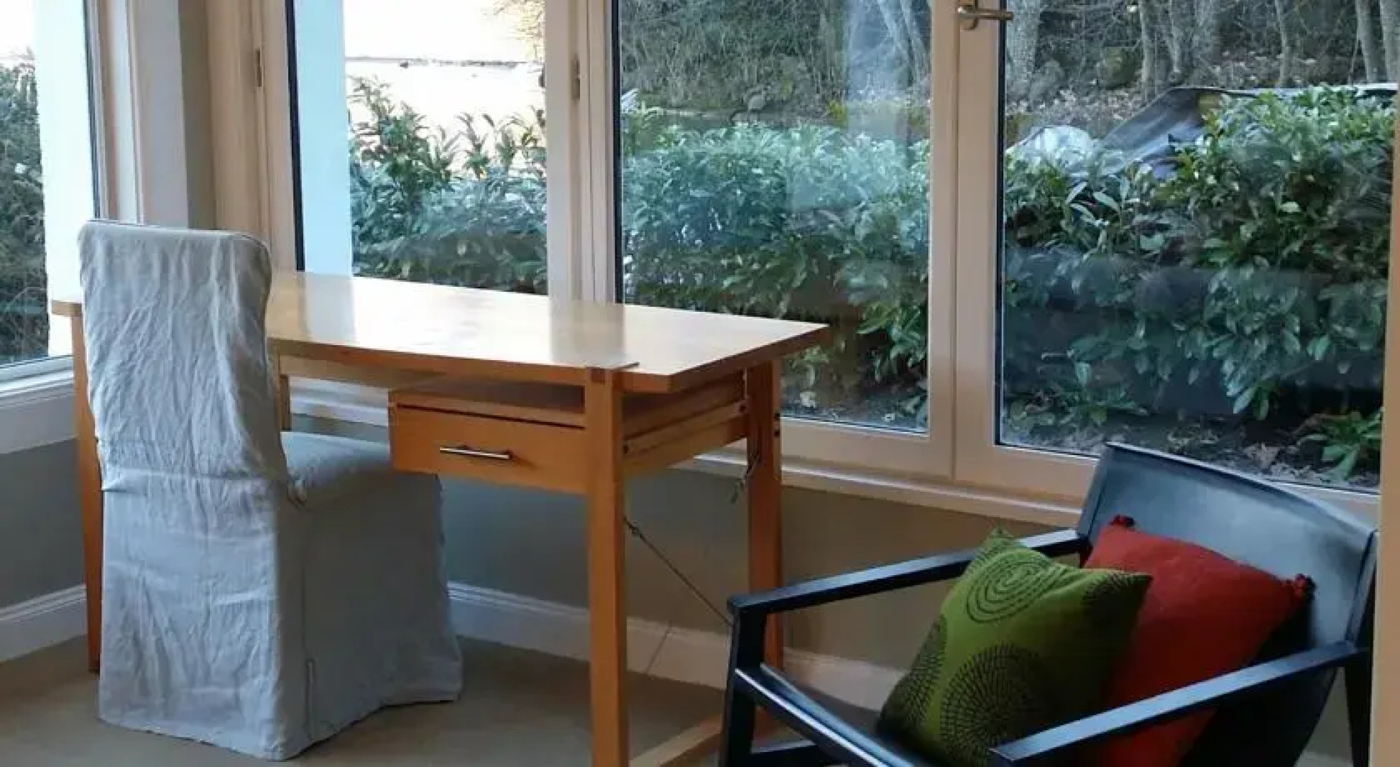 The Lakehouse Apartment