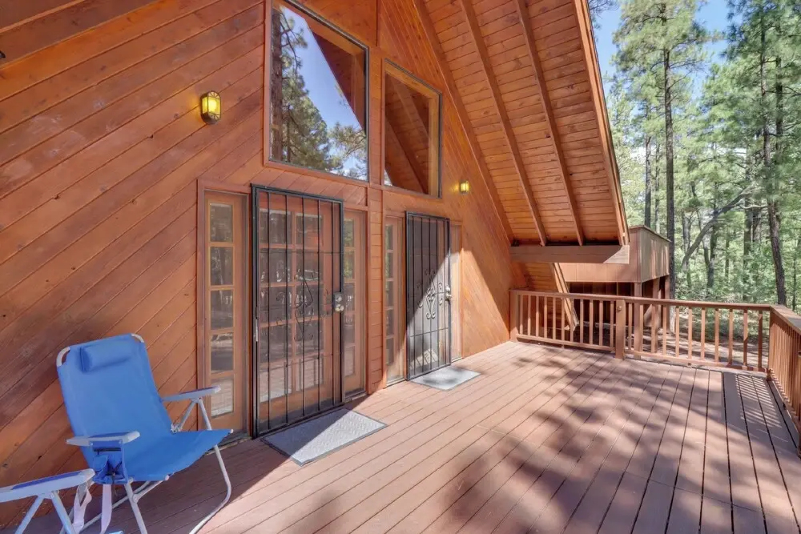 A-frame Pinetop Cabin < 6 Mi to Rainbow Lake!