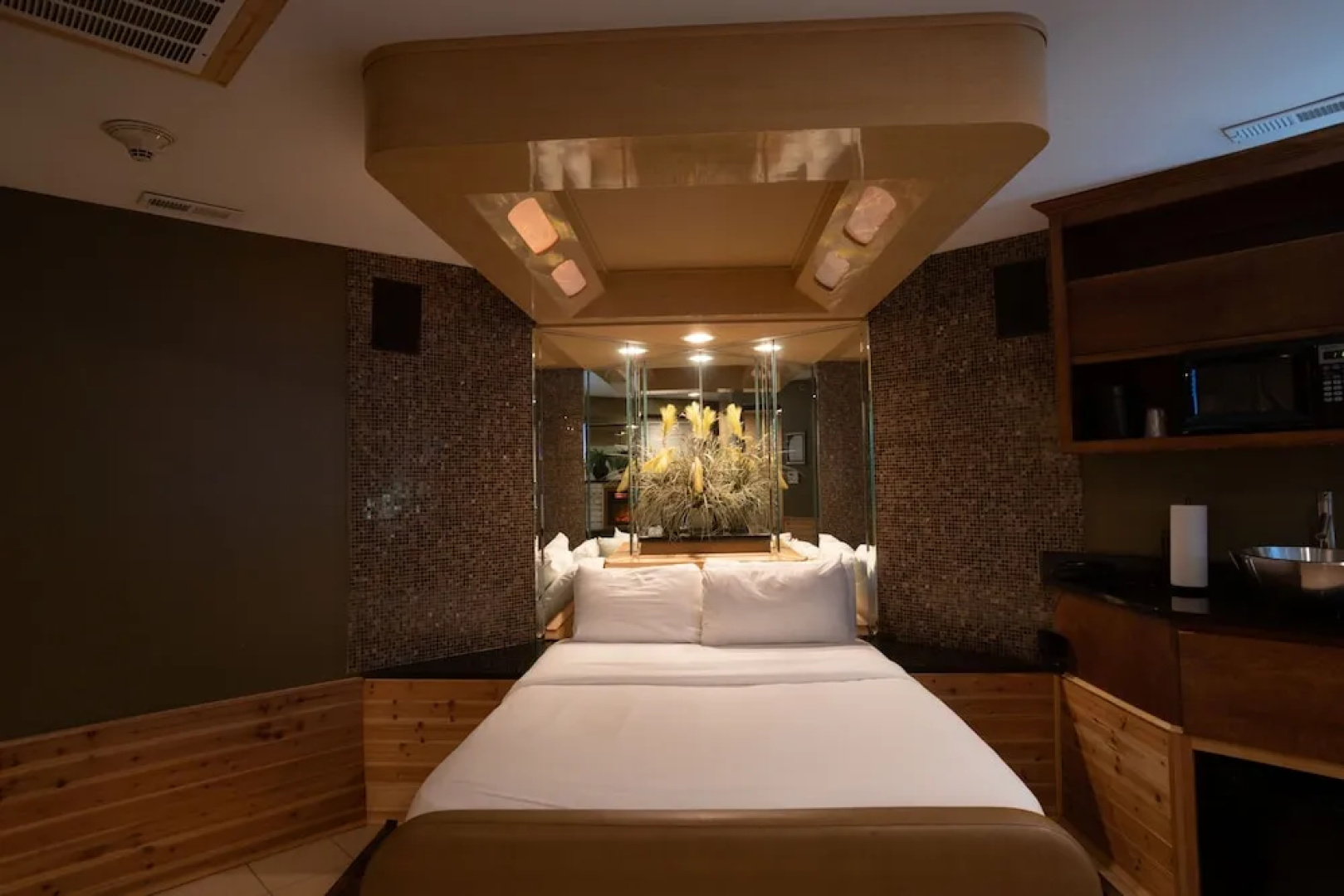 The Champagne Lodge & Luxury Suites