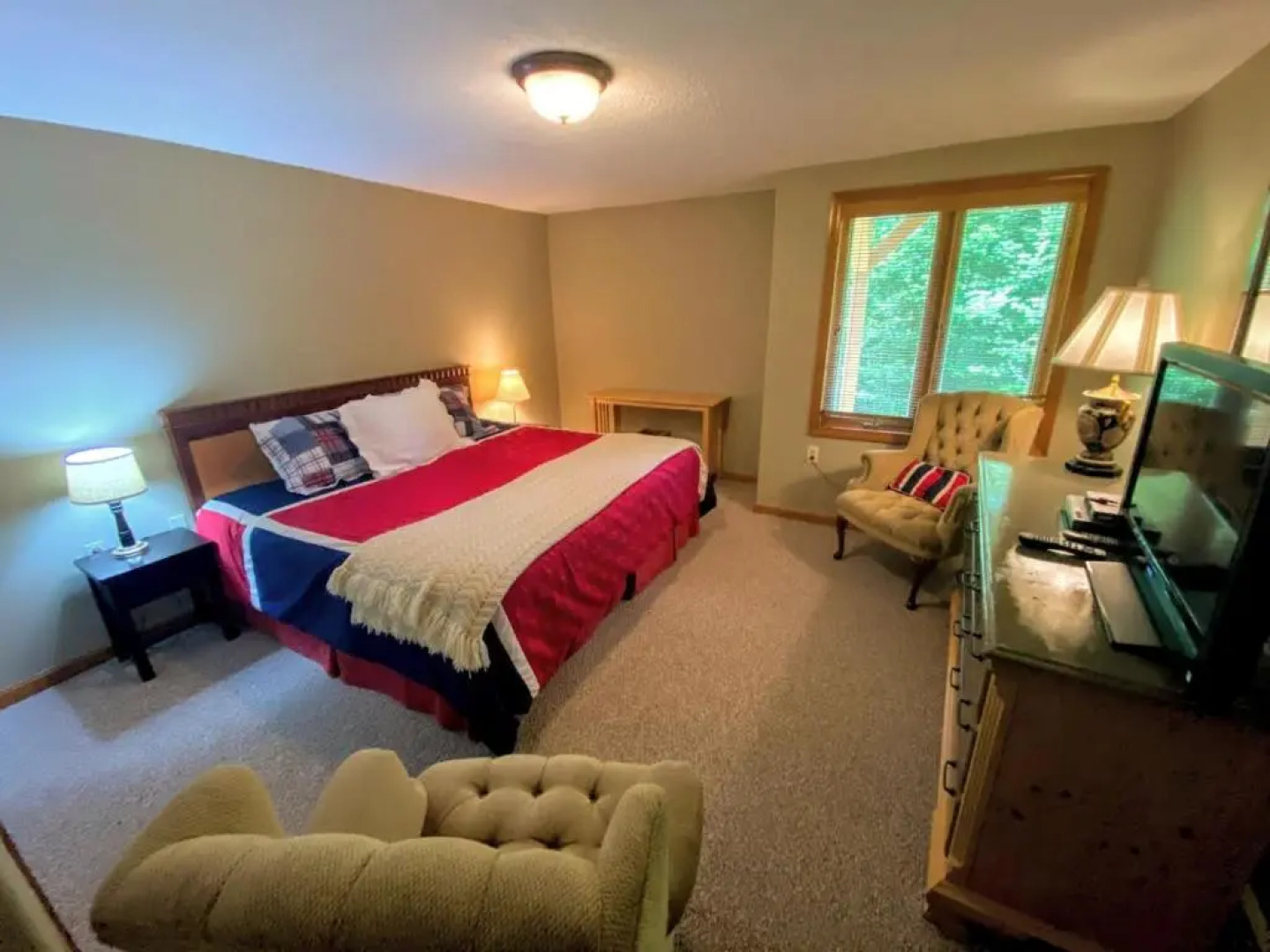 W1 Cozy and comfortable Bretton Woods condo with ski slope views fireplace