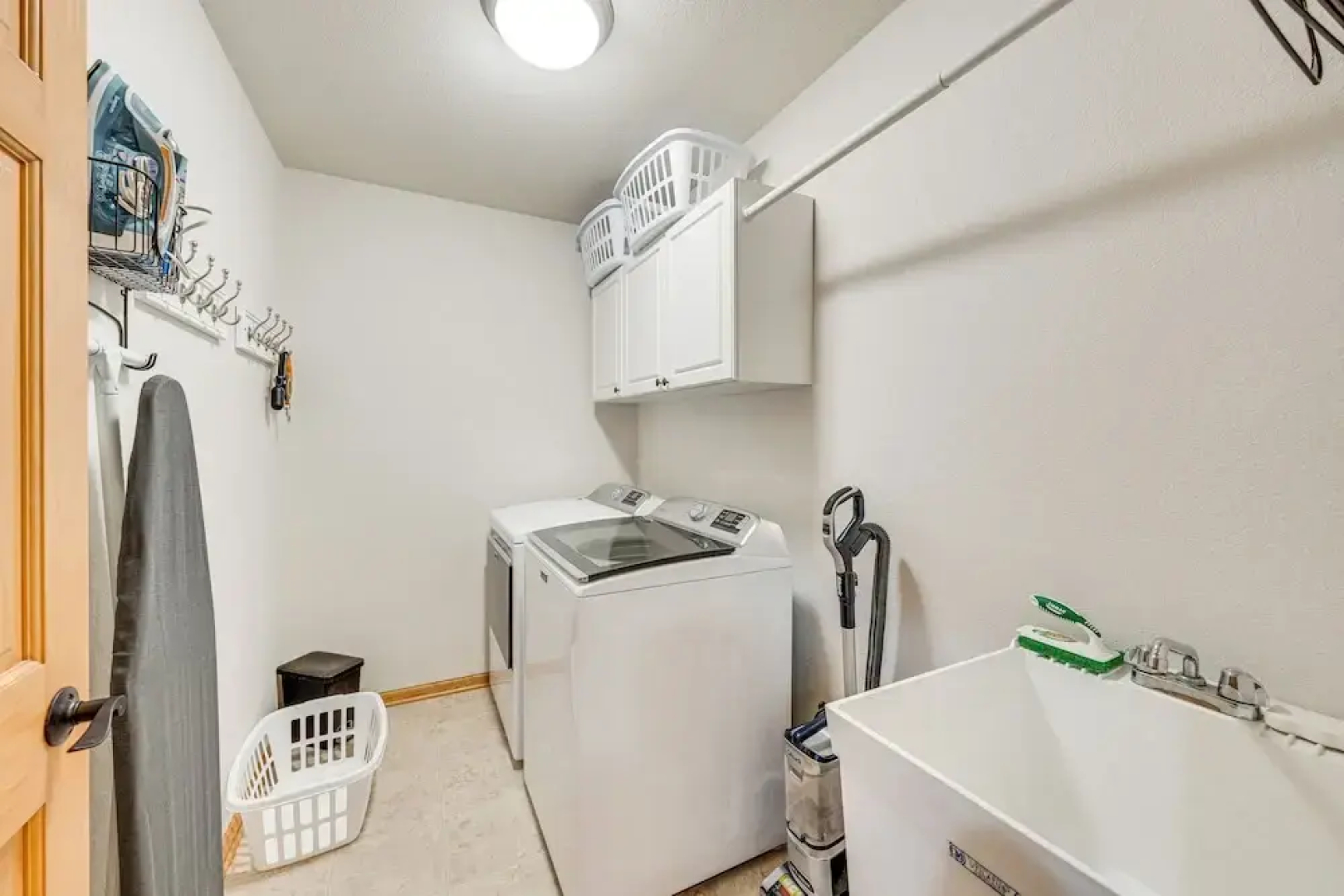 Luxury 'prairie Retreat': 5 Min From Madison!
